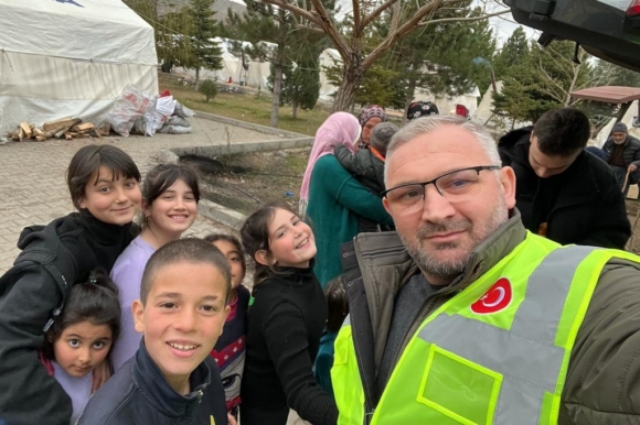 Dernek Başkanımız Sayın Yasin KONT Deprem Bölgesinde
