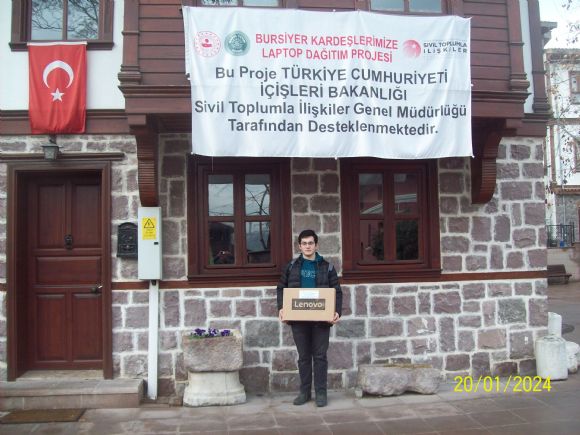 Bursiyer Kardeşlerimize Laptop Dağıtım Projesi