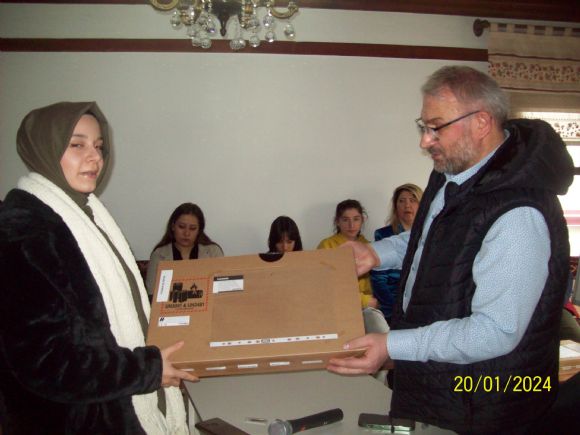 Bursiyer Kardeşlerimize Laptop Dağıtım Projesi