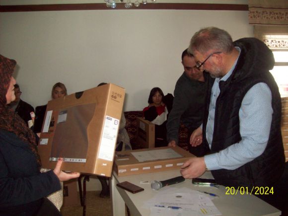 Bursiyer Kardeşlerimize Laptop Dağıtım Projesi