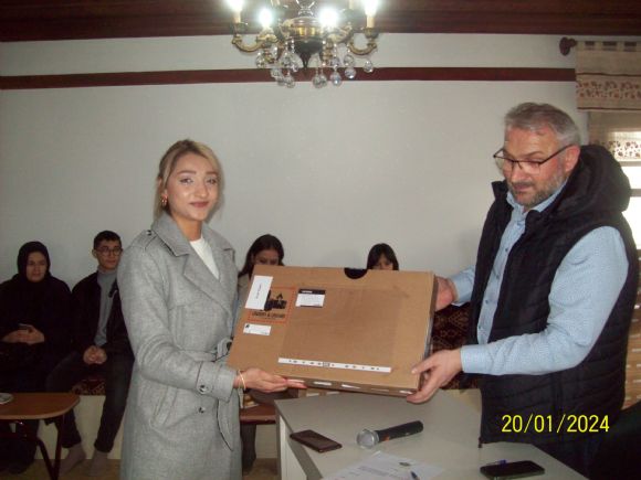 Bursiyer Kardeşlerimize Laptop Dağıtım Projesi