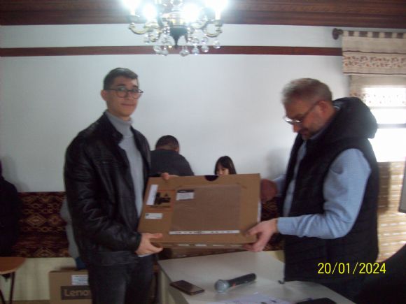 Bursiyer Kardeşlerimize Laptop Dağıtım Projesi