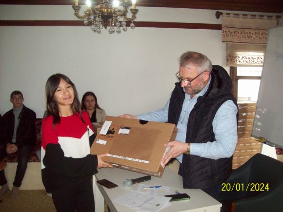 Bursiyer Kardeşlerimize Laptop Dağıtım Projesi