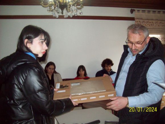 Bursiyer Kardeşlerimize Laptop Dağıtım Projesi