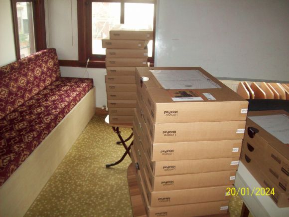 Bursiyer Kardeşlerimize Laptop Dağıtım Projesi