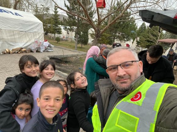 Dernek Başkanımız Sayın Yasin KONT Deprem Bölgesinde